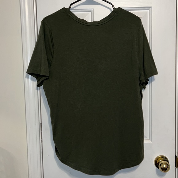 tshirt - Picture 2 of 3